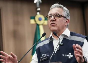 Casos suspeitos de intoxicação devem aumentar no país, diz ministro