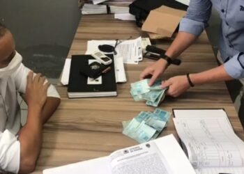 Delegada e escrivão da Paraíba presos por extorsão são exonerados