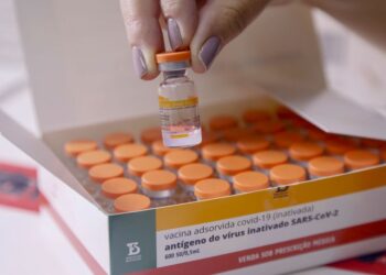 Falta de Coronavac para 2ª dose da vacina atinge mais de metade das capitais brasileiras