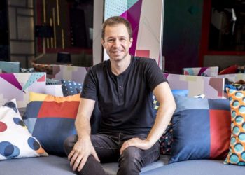 Globo anuncia que Tiago Leifert deixará a emissora