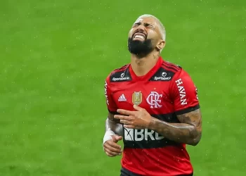 Gabigol é denunciado no STJD por dizer que futebol brasileiro é uma várzea