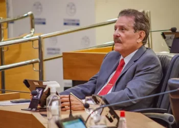 Deputado Tião Gomes apresenta projeto que exige cardápio impresso e proíbe uso exclusivo do QR Code em bares e restaurantes da Paraíba