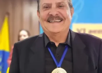 Tião Gomes recebe medalha da Câmara de Bananeiras em reconhecimento ao seu trabalho pelo município