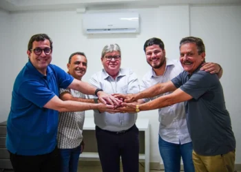 Governador João Azevedo anuncia apoio ao pré-candidato Amarildo Carvalho para as eleições de 2024, em Arara