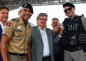 João Azevêdo entrega mais de 230 novas viaturas e destaca investimentos em Segurança Pública
