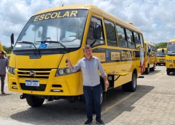 Casserengue recebe novo ônibus escolar para melhorar transporte de estudantes
