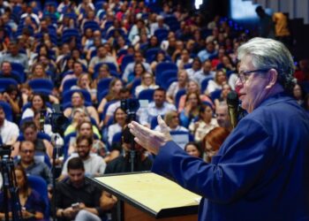 João Azevêdo destaca investimentos na interiorização e ampliação de atendimentos na Saúde em encontro com gestores municipais