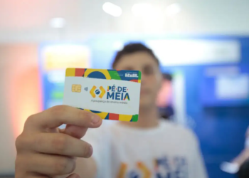 Pé-de-Meia será pago ainda neste mês, diz ministro da Educação