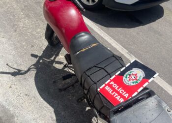 Polícia militar apreende motocicleta com sinais de adulteração, em Arara