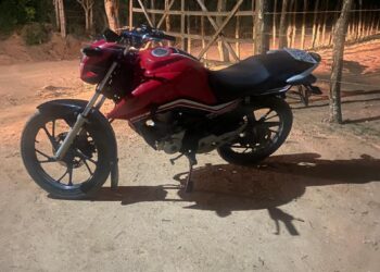 Polícia militar recupera motocicleta roubada, na zona rural de Araruna