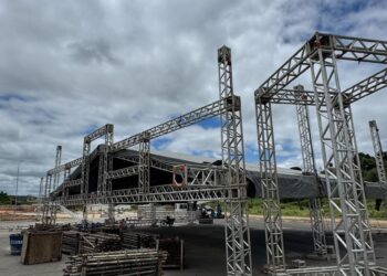 Começa a montagem da estrutura da Festa do Produtor Rural de Alagoa Nova