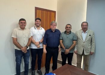 Prefeito Amarildo se reúne com governador e assegura novos investimentos para Arara