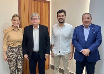 Deputada Danielle do Vale e prefeito Joaquim asseguram pacote de obras para Mamanguape em reunião com governador João Azevêdo