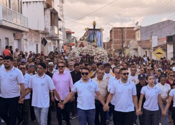Deputado Tião Gomes prestigia Festa de Nossa Senhora da Piedade e reforça tradição religiosa em Arara