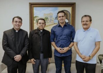 Reunião entre deputado Tião Gomes, governador Lucas e representantes da Diocese de Guarabira sela convênio para cobertura do Memorial Padre Ibiapina